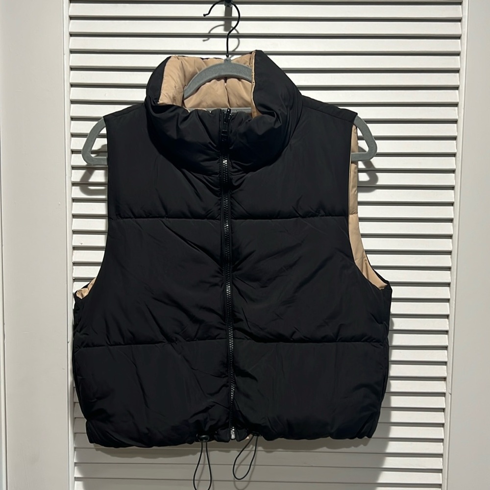 Reversible cropped puffer vest